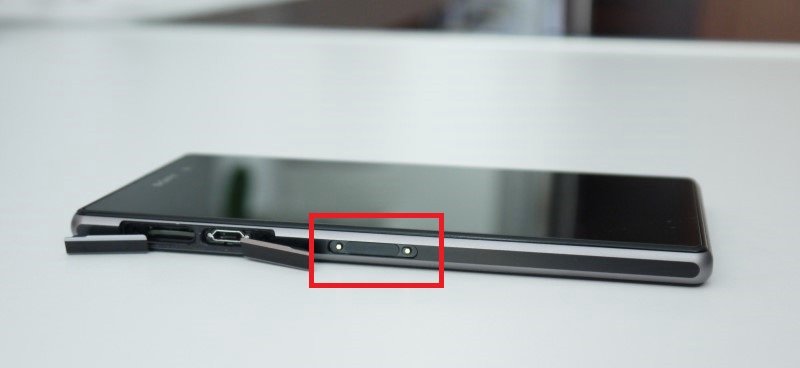Sony'lerdeki Yandan Şarj Girişinin Avantajları