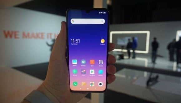 Xiaomi Mi9 Çentik Gizleme